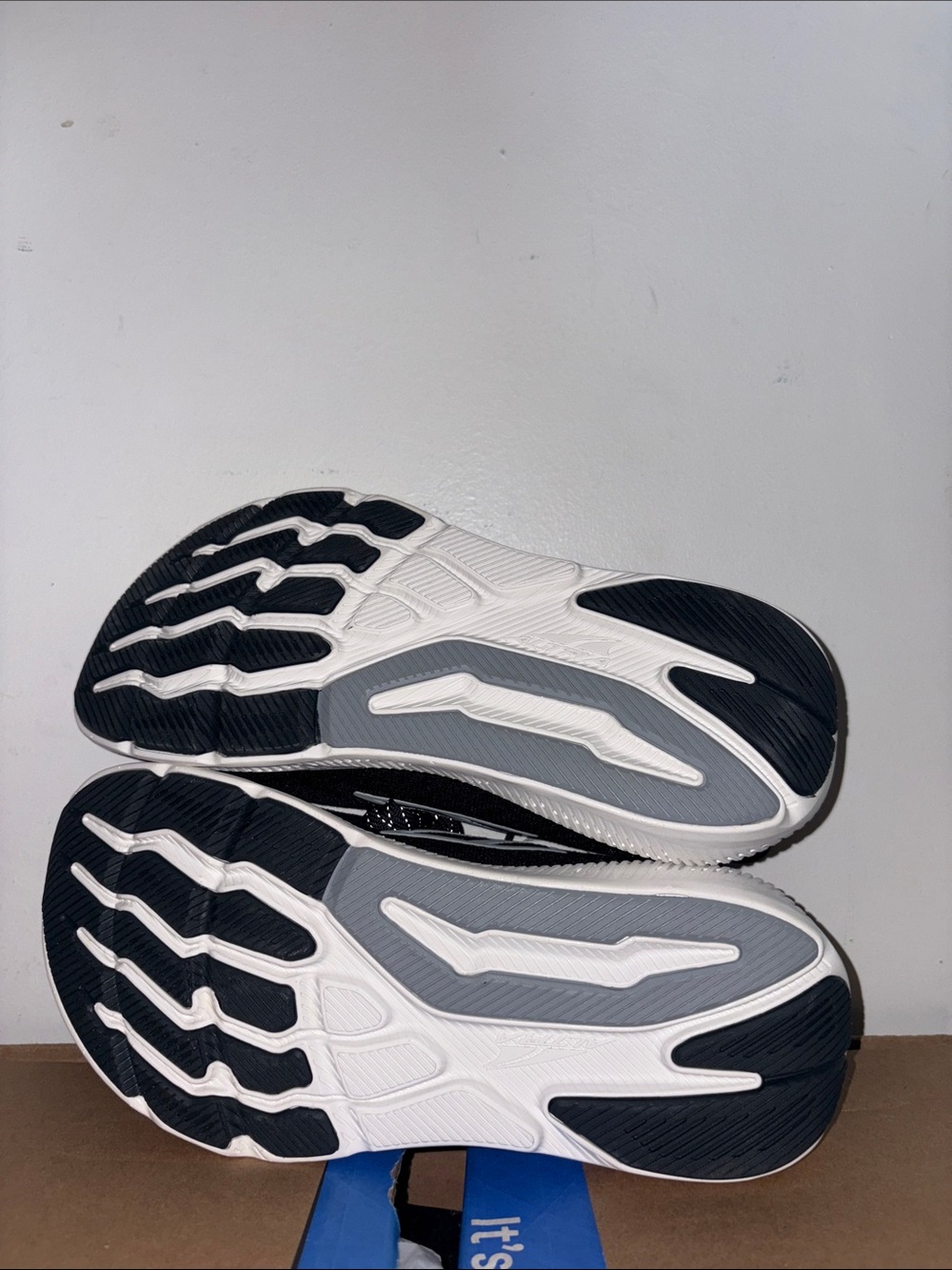 Altra Athletic Sneakers with White Sole size 9 - Picture 4 of 5